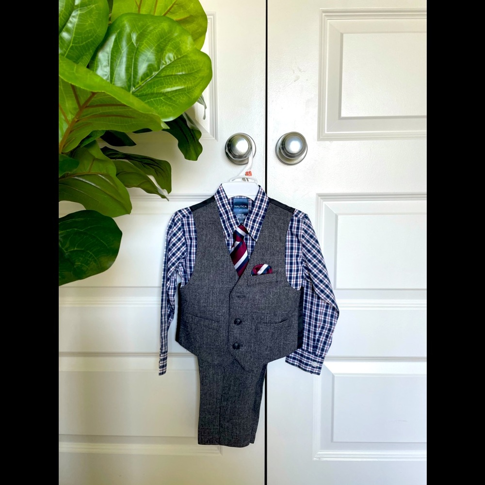 Nautica 4 piece suit for boys